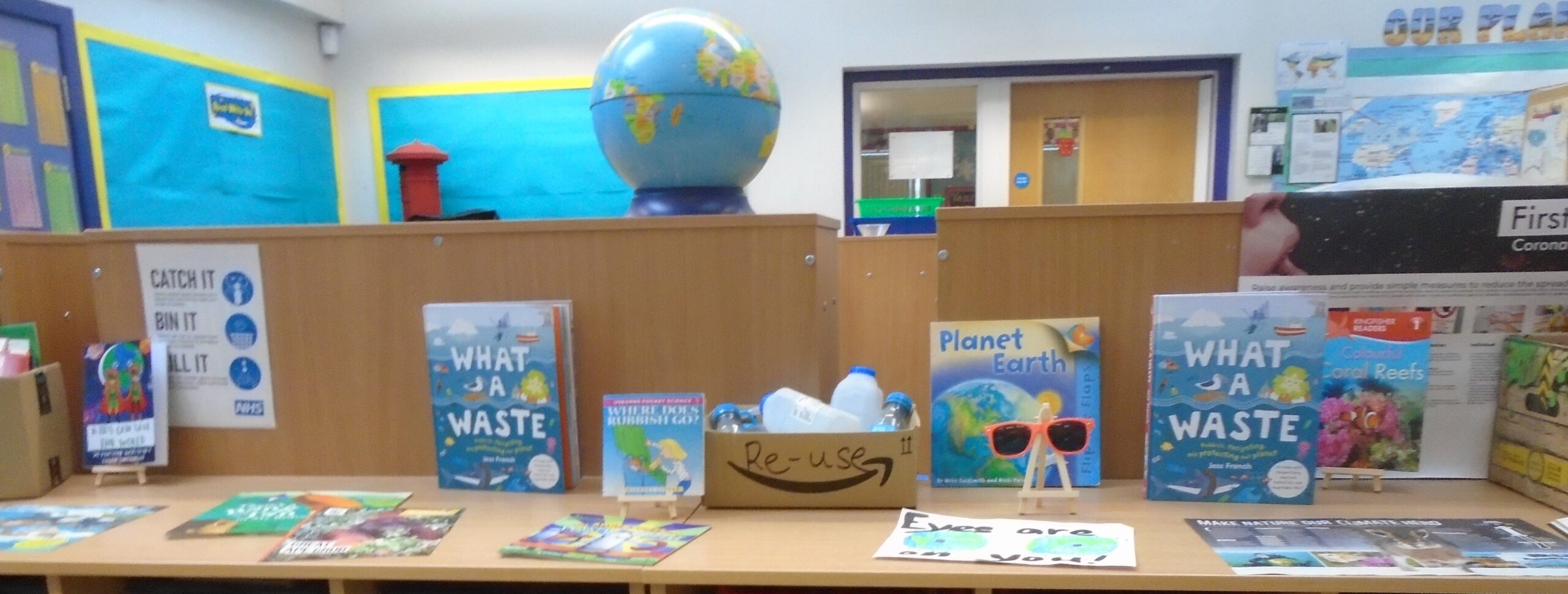 Eco book display a DSC00983